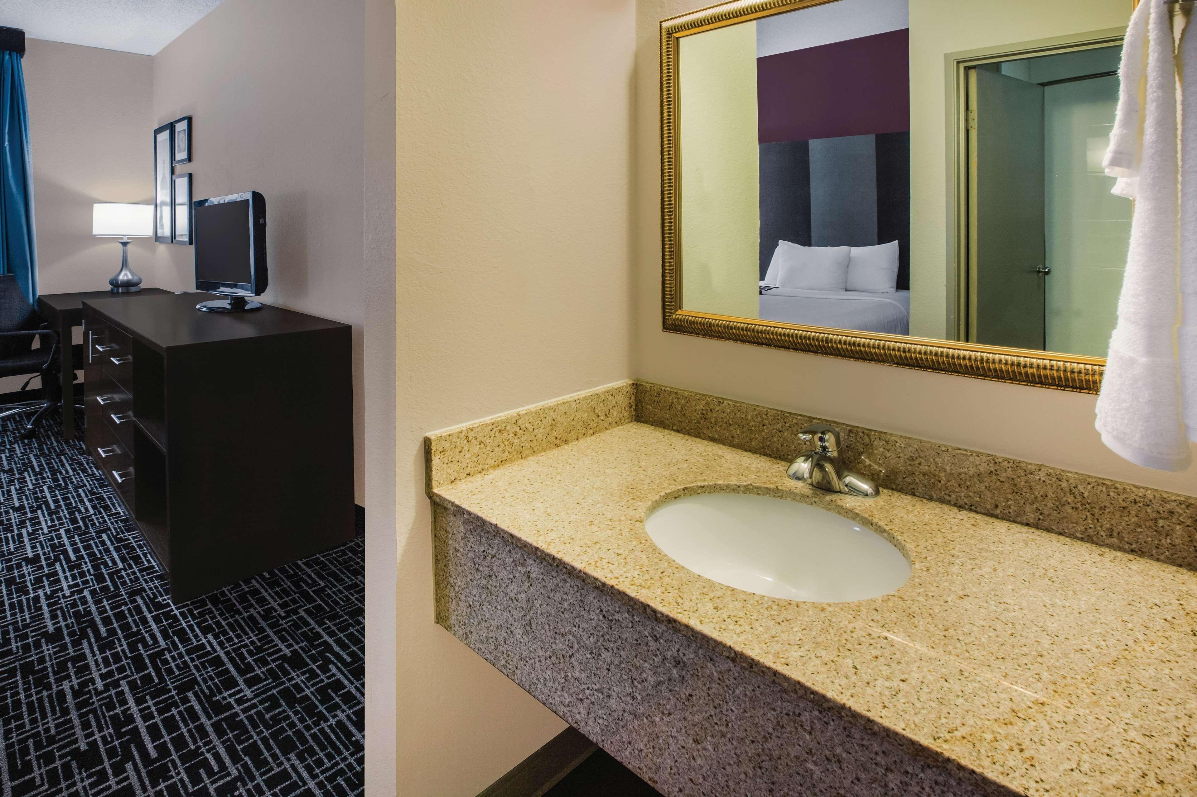 La Quinta Inn By Wyndham Indianapolis North Exterior foto